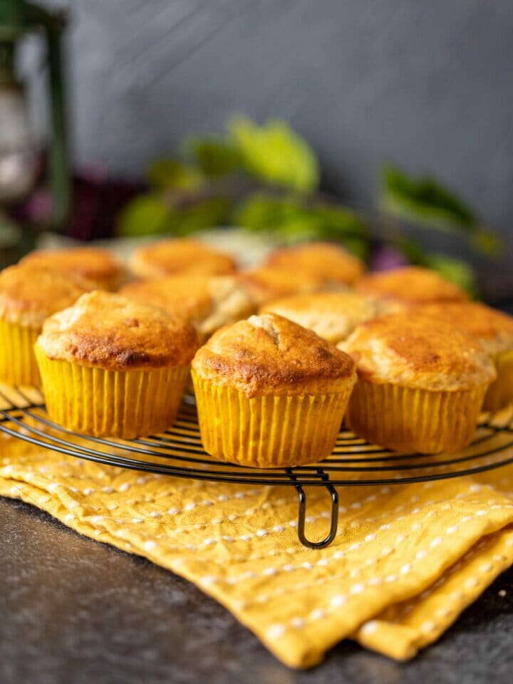 BISQUICK BANANA MUFFINS post feature image