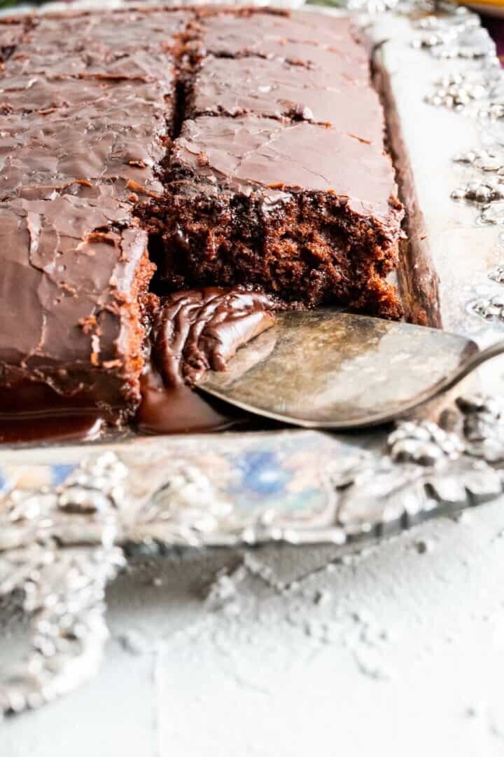 close up shot of the coca cola cake showcasing the texture.